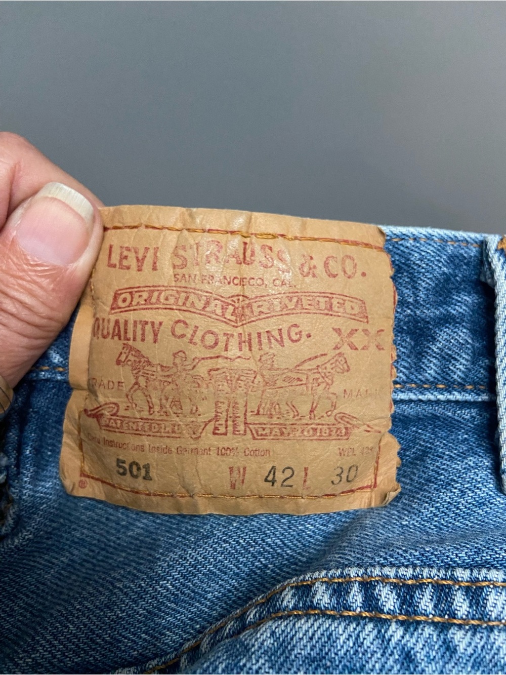 LEVI’S Mens 501 Original Fit 1990s Denim Straight Leg Button Fly Jeans W42 L30 - Picture 3 of 17